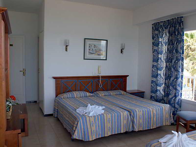 Hotel Goya Cala Millor  Bagian luar foto